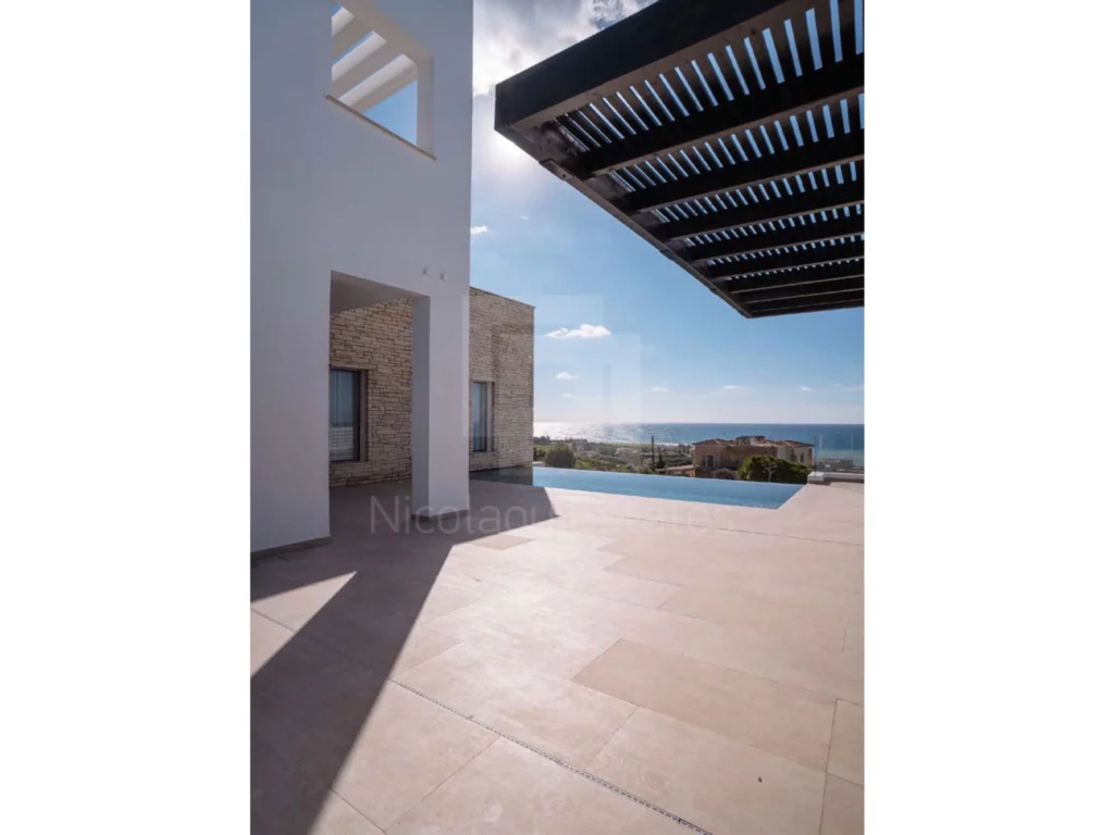 5 Bedroom House for Sale in Sea Caves, Paphos District