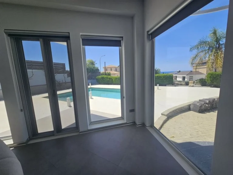 3 Bedroom House for Sale in Sea Caves, Paphos District