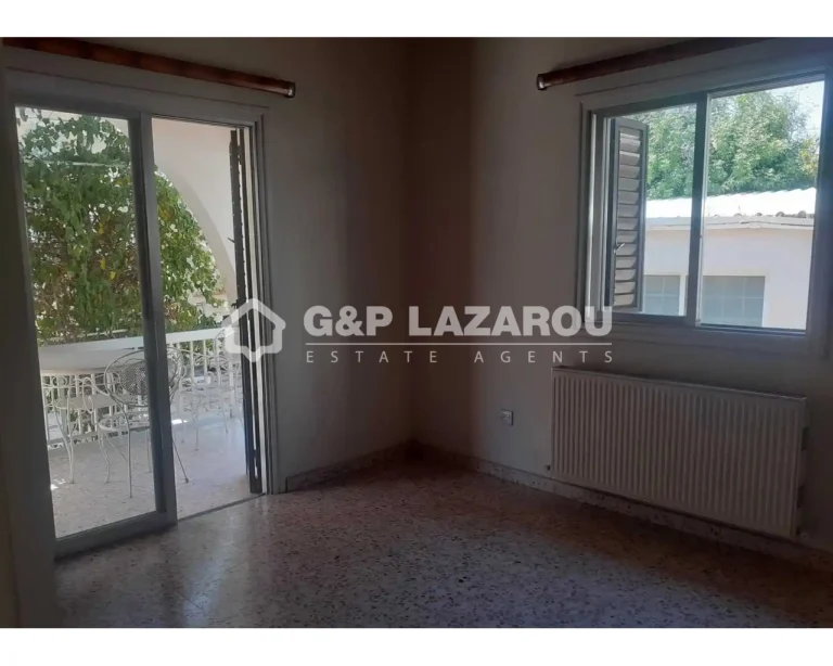 2 Bedroom House for Sale in Agios Dometios, Nicosia District