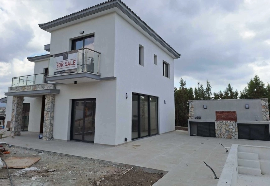 4 Bedroom House for Sale in Pyrgos Lemesou, Limassol District