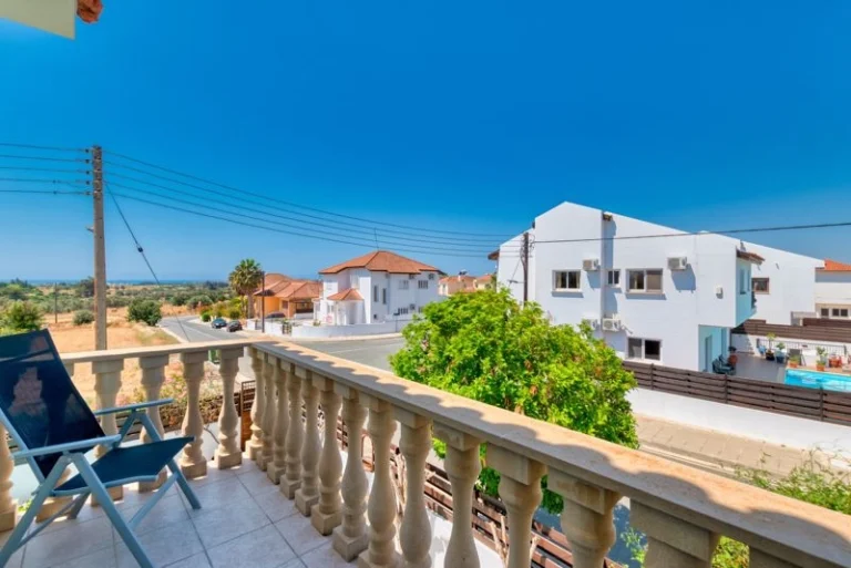 3 Bedroom House for Sale in Mazotos, Larnaca District