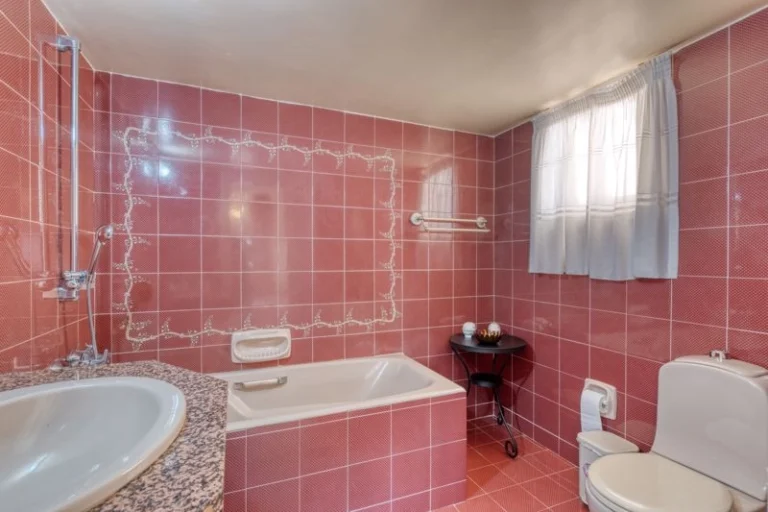 6+ Bedroom Villa for Sale in Faneromeni, Larnaca District