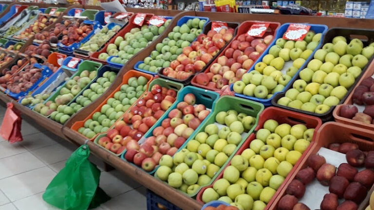 Limnia Fruit Market