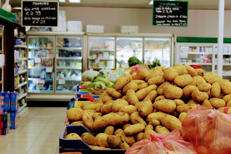 Limnia Fruit Market
