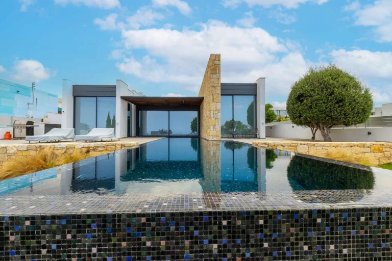 3 Bedroom House for Sale in Sea Caves, Paphos District