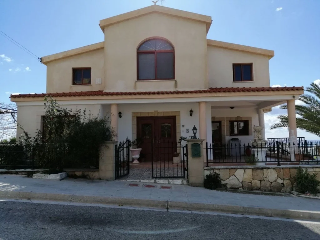 6+ Bedroom House for Sale in Geroskipou, Paphos District