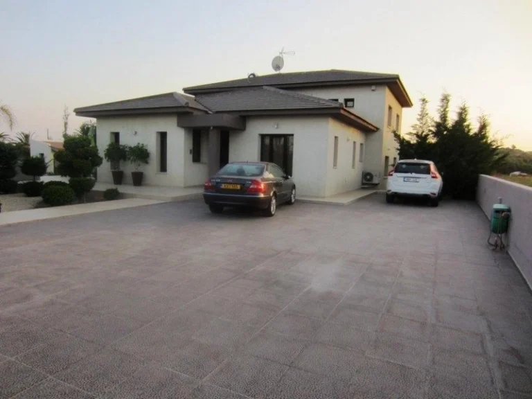 5 Bedroom House for Sale in Zygi, Larnaca District
