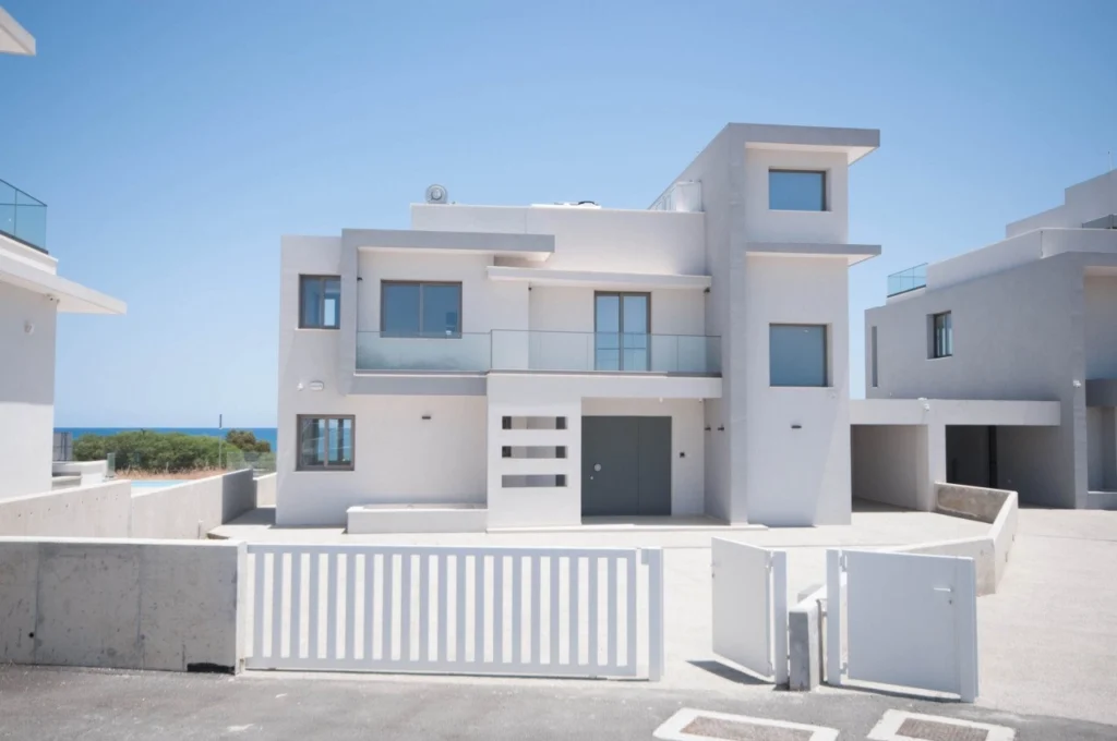 5 Bedroom House for Sale in Pervolia Larnacas