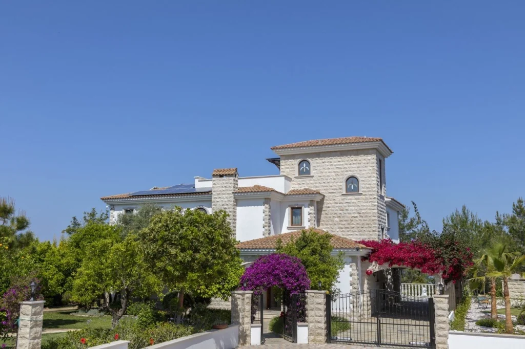 5 Bedroom House for Sale in Argaka, Paphos District