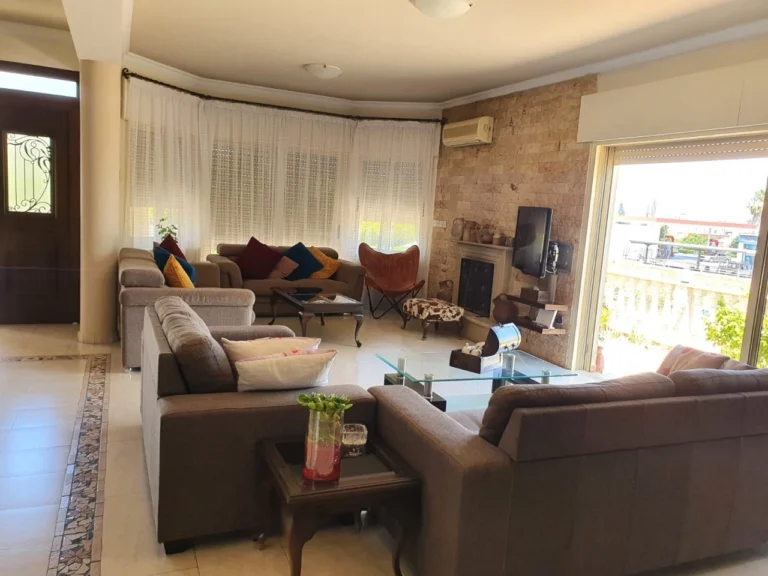 4 Bedroom House for Sale in Paphos – Emba