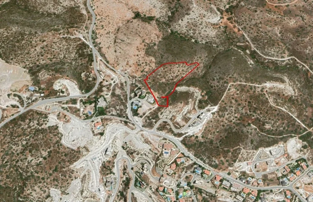 17,086m² Plot for Sale in Agios Tychonas, Limassol District