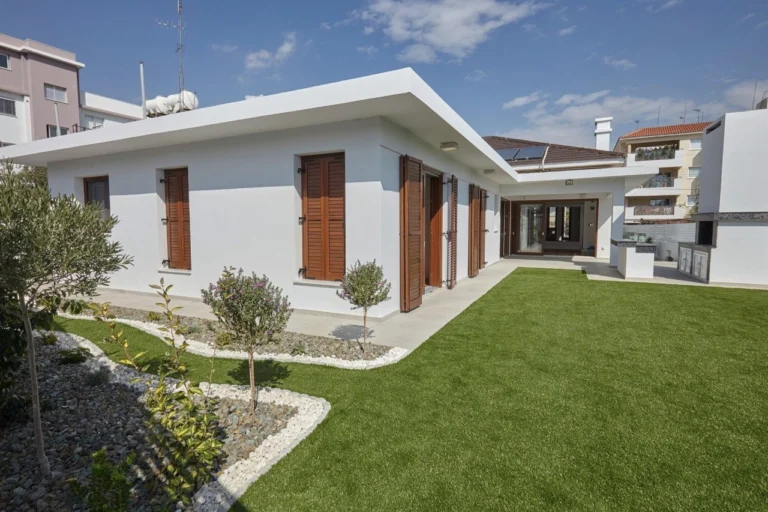 6+ Bedroom House for Sale in Nicosia District