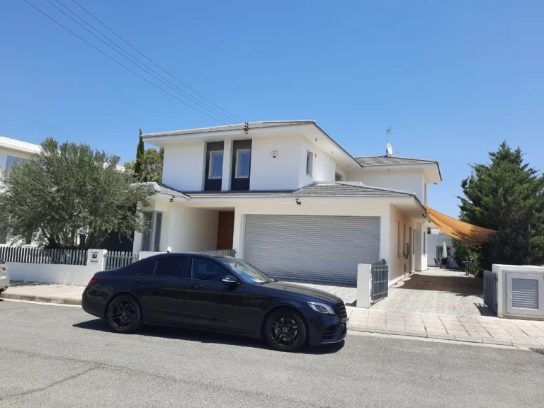 5 Bedroom House for Sale in Aradippou, Larnaca District