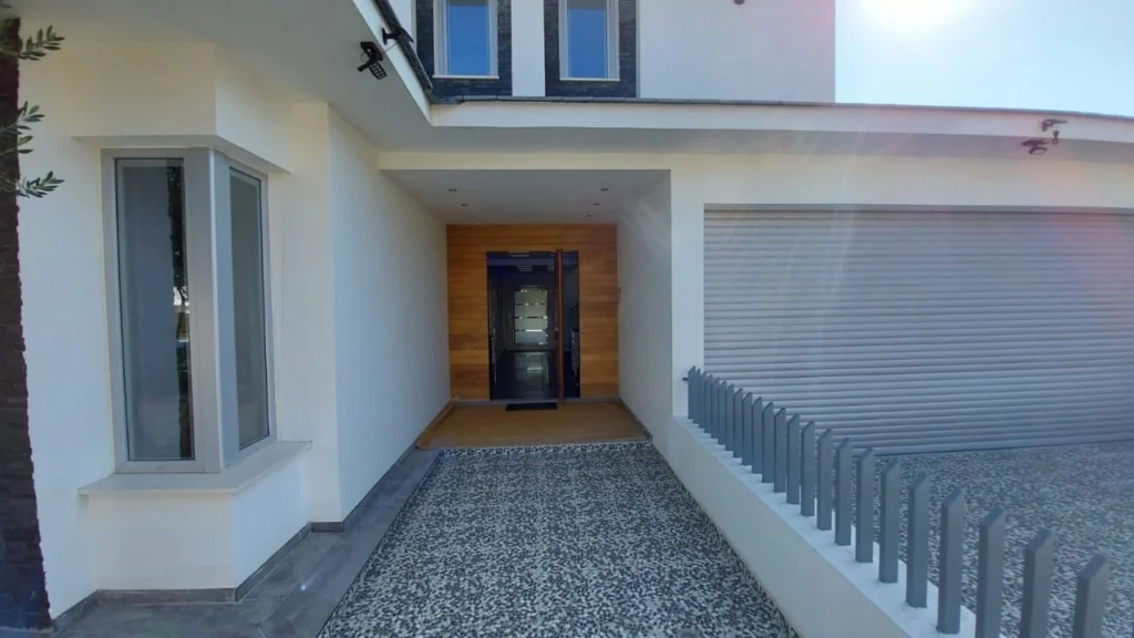 5 Bedroom House for Sale in Aradippou, Larnaca District