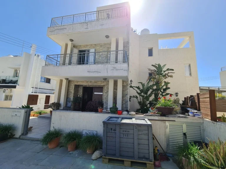 5 Bedroom House for Sale in Limassol – Agios Athanasios