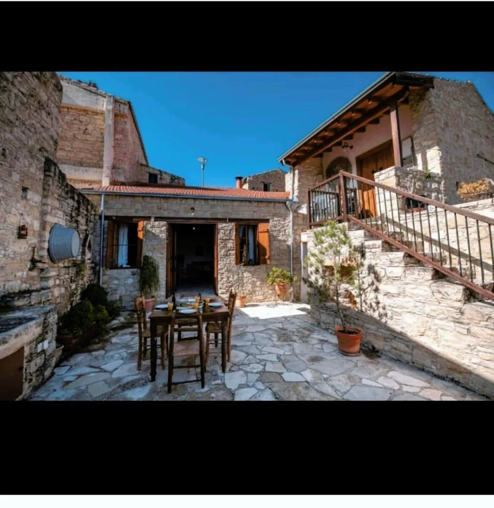 5 Bedroom House for Sale in Lofou, Limassol District