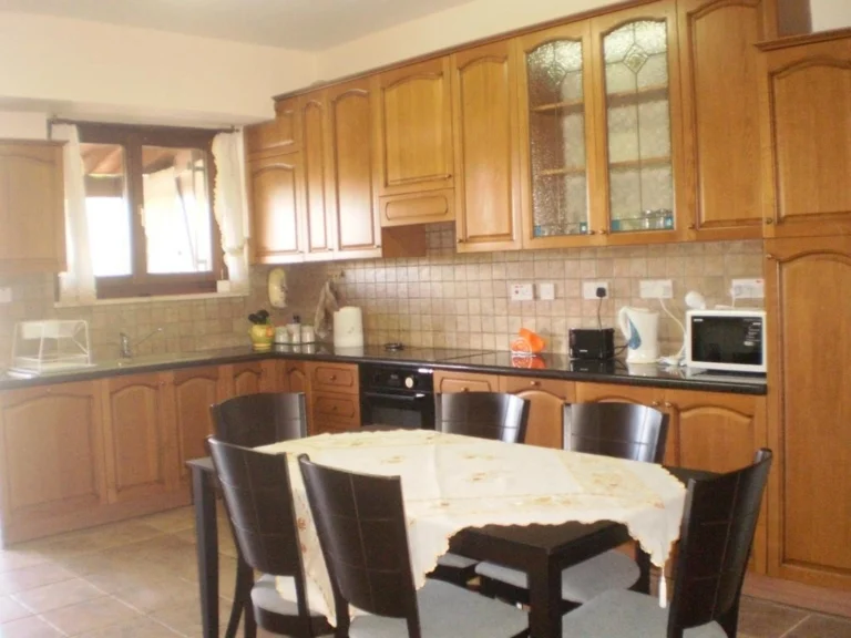 6+ Bedroom House for Sale in Trachypedoula, Paphos District