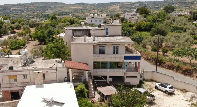 400m² Building for Sale in Giolou, Paphos District