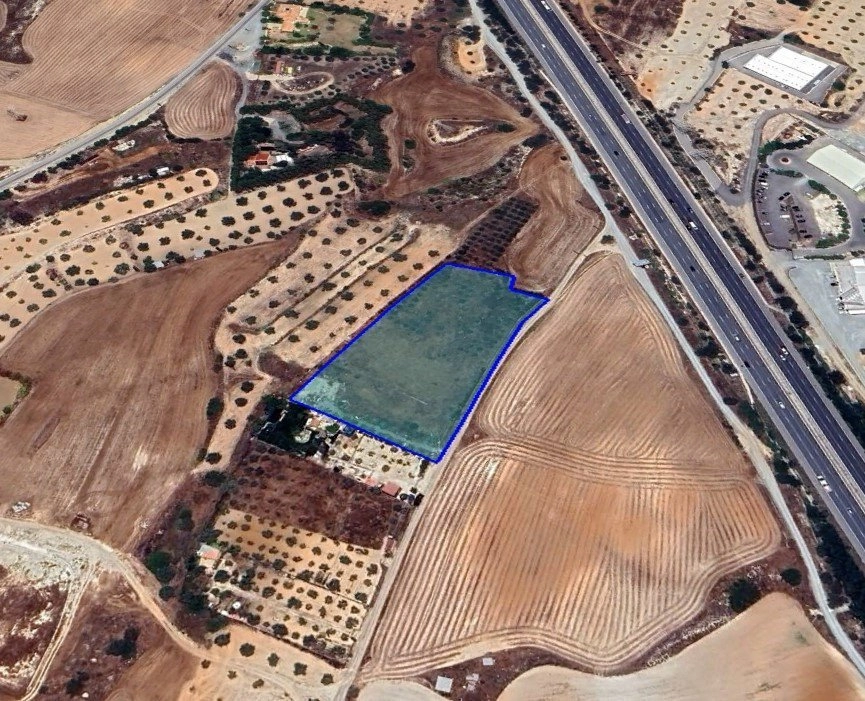 8,938m² Plot for Sale in Latsia, Nicosia District