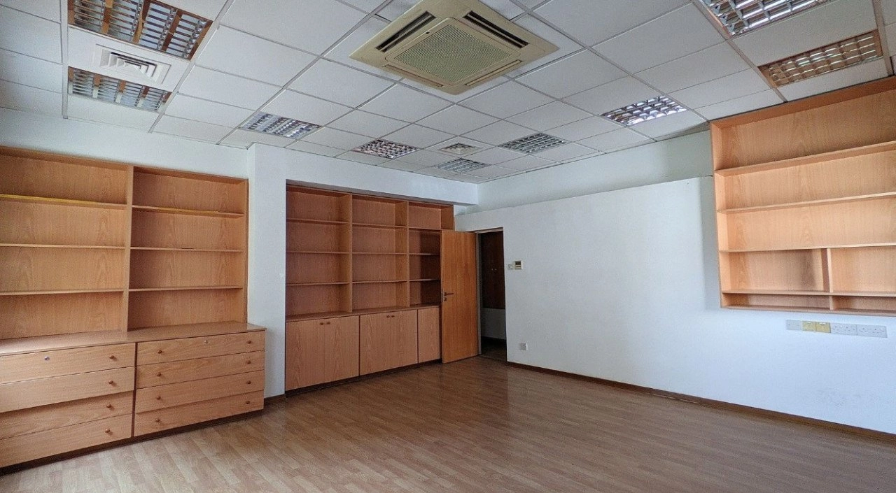 520m² Building for Sale in Agios Dometios, Nicosia District