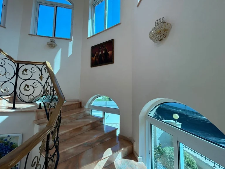 5 Bedroom House for Sale in Mesovounia, Limassol District