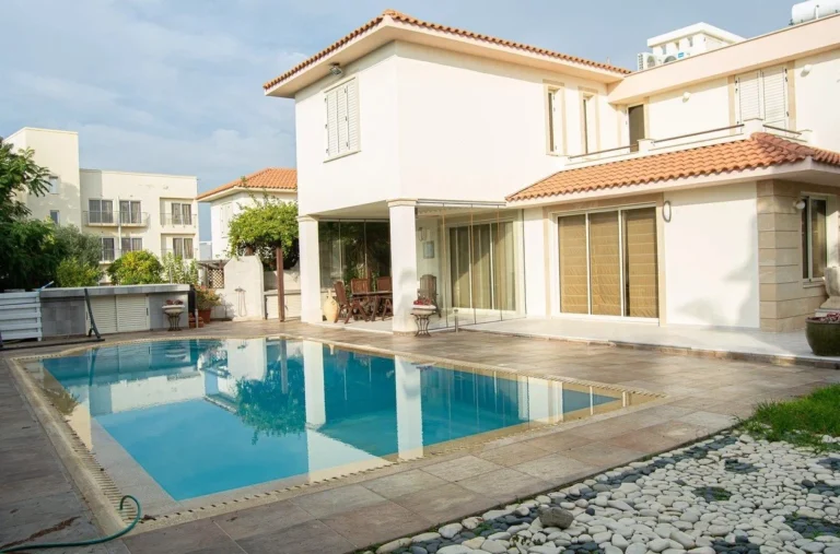 3 Bedroom House for Sale in Pervolia Larnacas