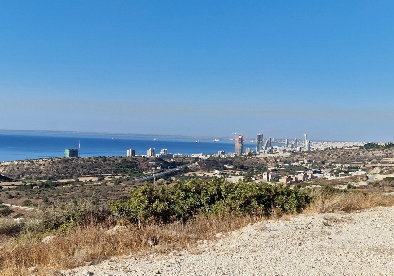 955m² Plot for Sale in Agios Tychonas, Limassol District
