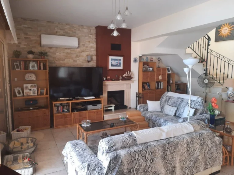 4 Bedroom House for Sale in Pervolia Larnacas