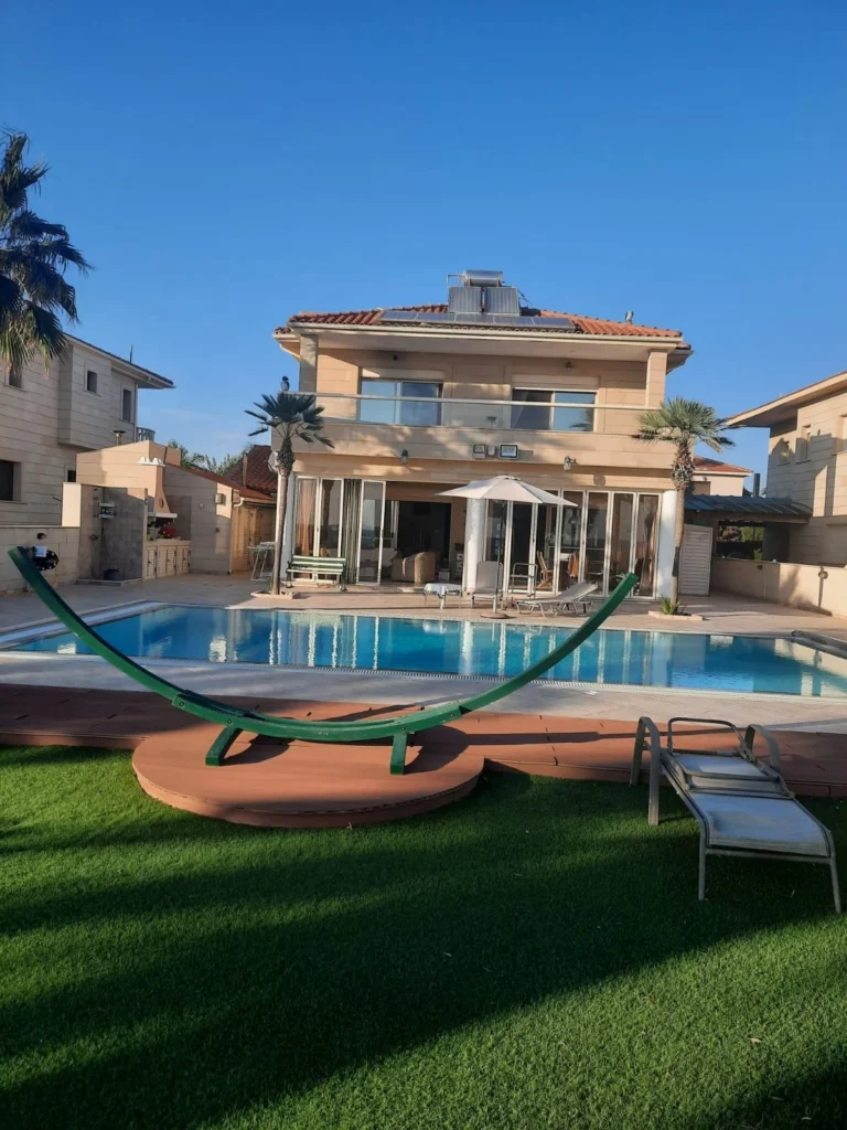 4 Bedroom House for Sale in Pervolia Larnacas