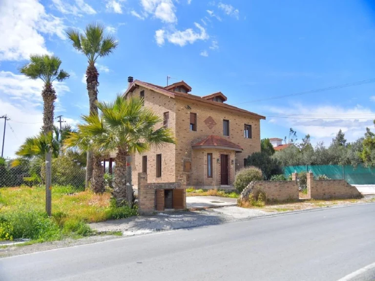 5 Bedroom House for Sale in Aradippou, Larnaca District