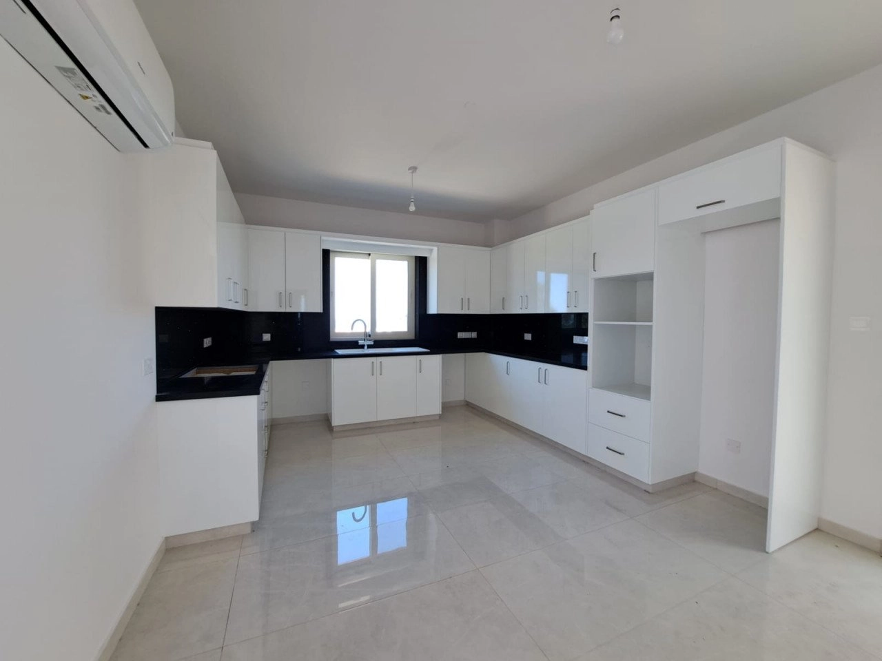 3 Bedroom House for Sale in Kissonerga, Paphos District