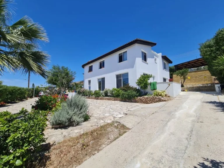 6+ Bedroom House for Sale in Tala, Paphos District