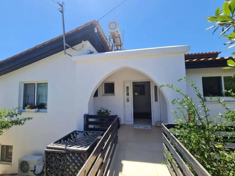 6+ Bedroom House for Sale in Tala, Paphos District