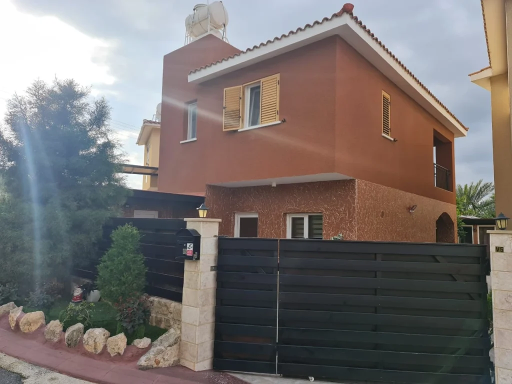 3 Bedroom House for Sale in Tombs Of the Kings, Paphos District