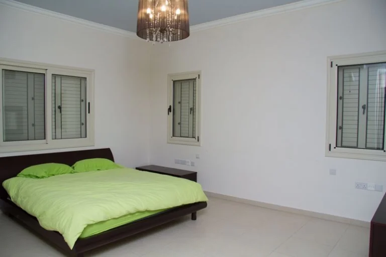 6+ Bedroom House for Sale in Paphos District