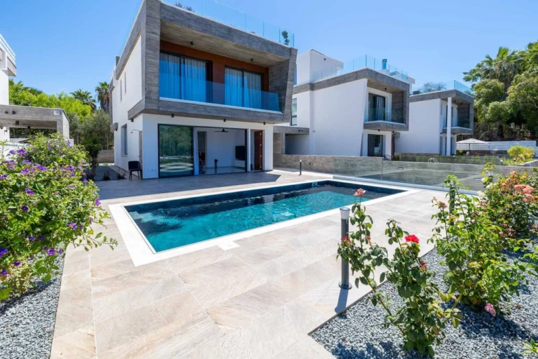 4 Bedroom House for Sale in Chlorakas, Paphos District