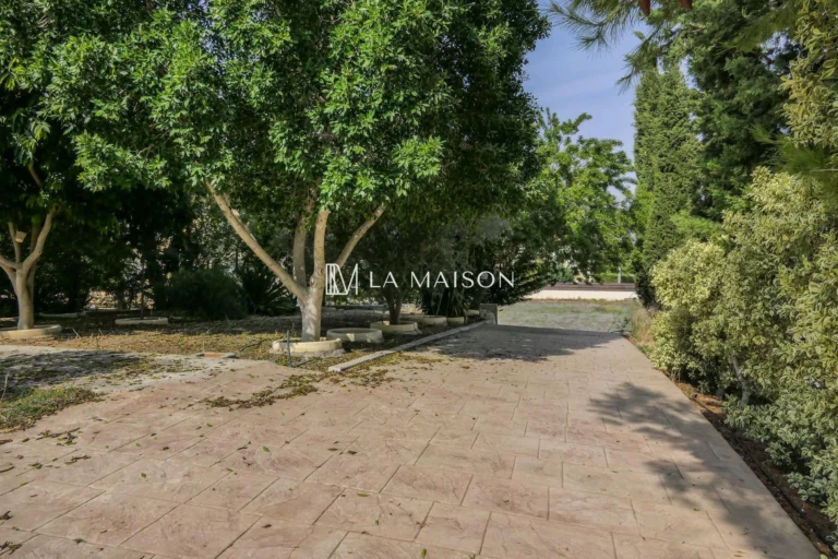 5 Bedroom House for Sale in Nisou, Nicosia District