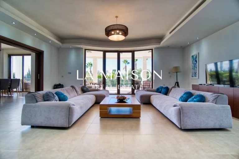 6+ Bedroom House for Sale in Paphos District