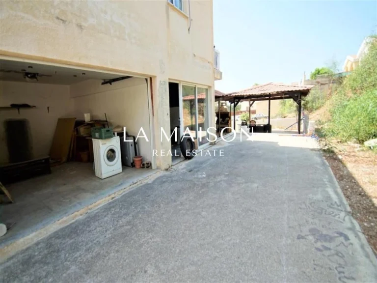 260m² Building for Sale in Chlorakas, Paphos District