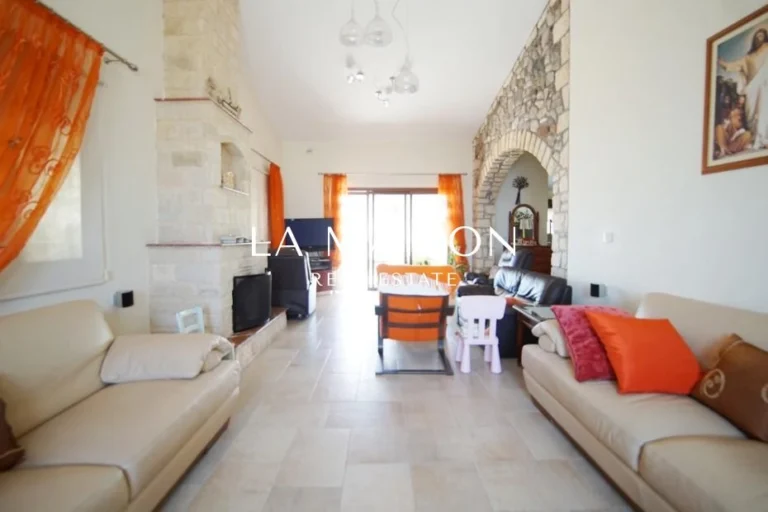 6+ Bedroom House for Sale in Konia, Paphos District