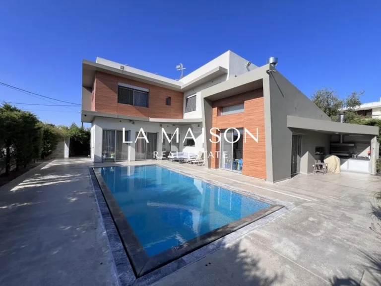 300m² House for Sale in Latsia, Nicosia District