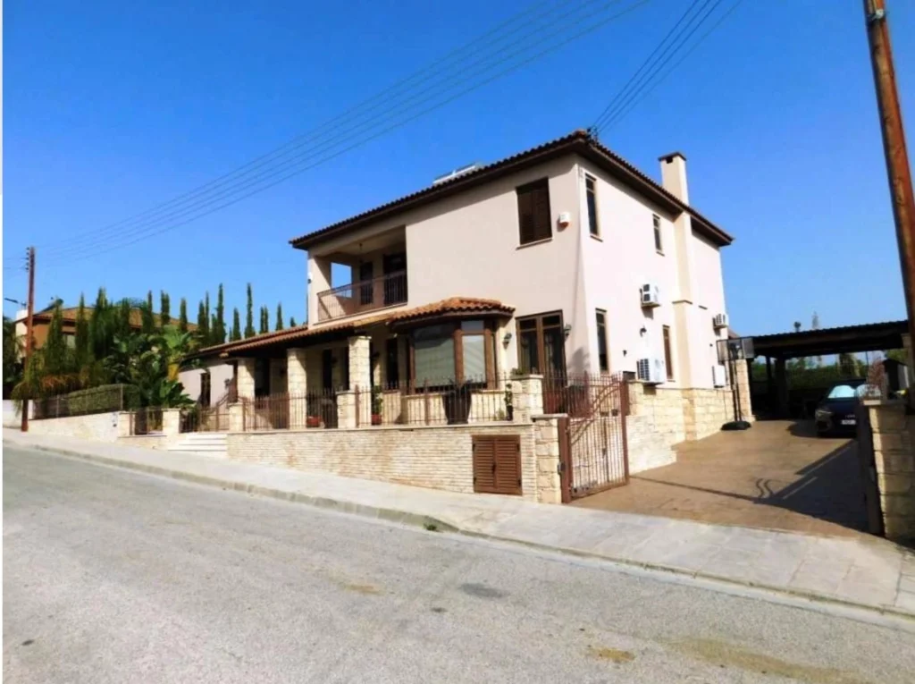 4 Bedroom House for Sale in Episkopi Lemesou, Limassol District