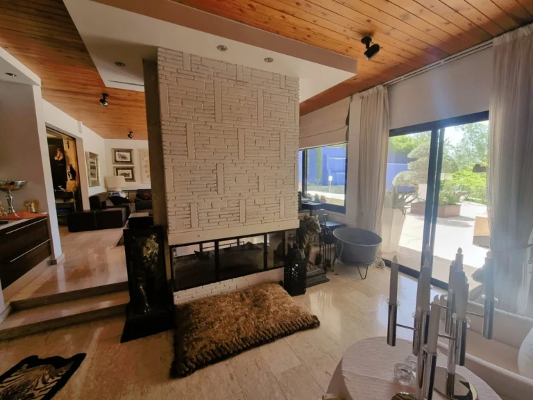 5 Bedroom House for Sale in Moniatis, Limassol District