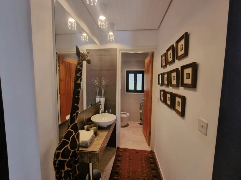 5 Bedroom House for Sale in Moniatis, Limassol District