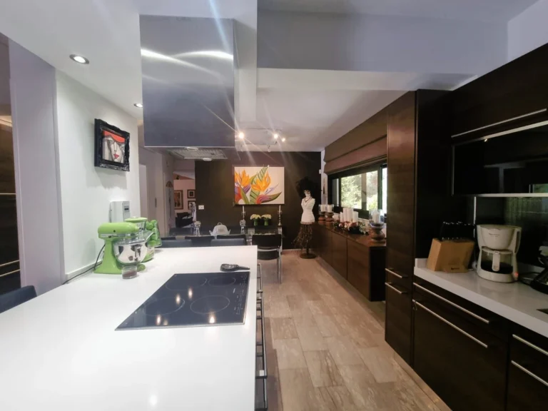 5 Bedroom House for Sale in Moniatis, Limassol District