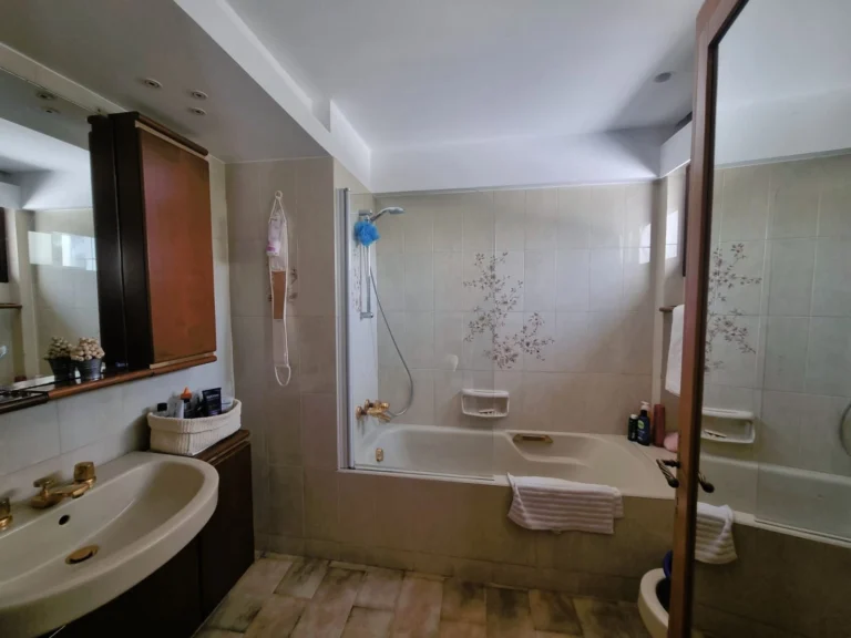 5 Bedroom House for Sale in Moniatis, Limassol District