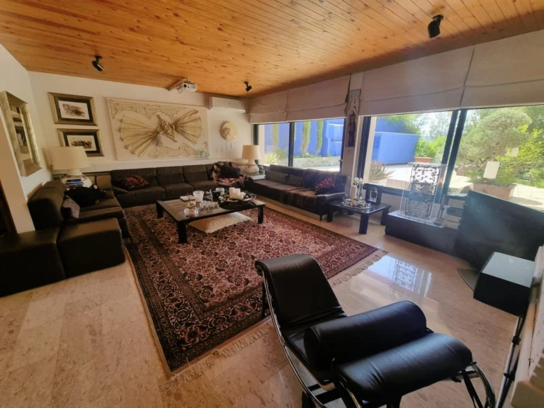 5 Bedroom House for Sale in Moniatis, Limassol District