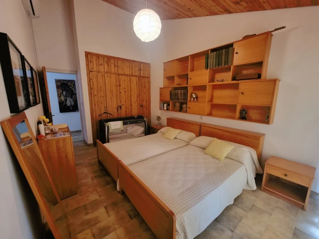 5 Bedroom House for Rent in Moniatis, Limassol District