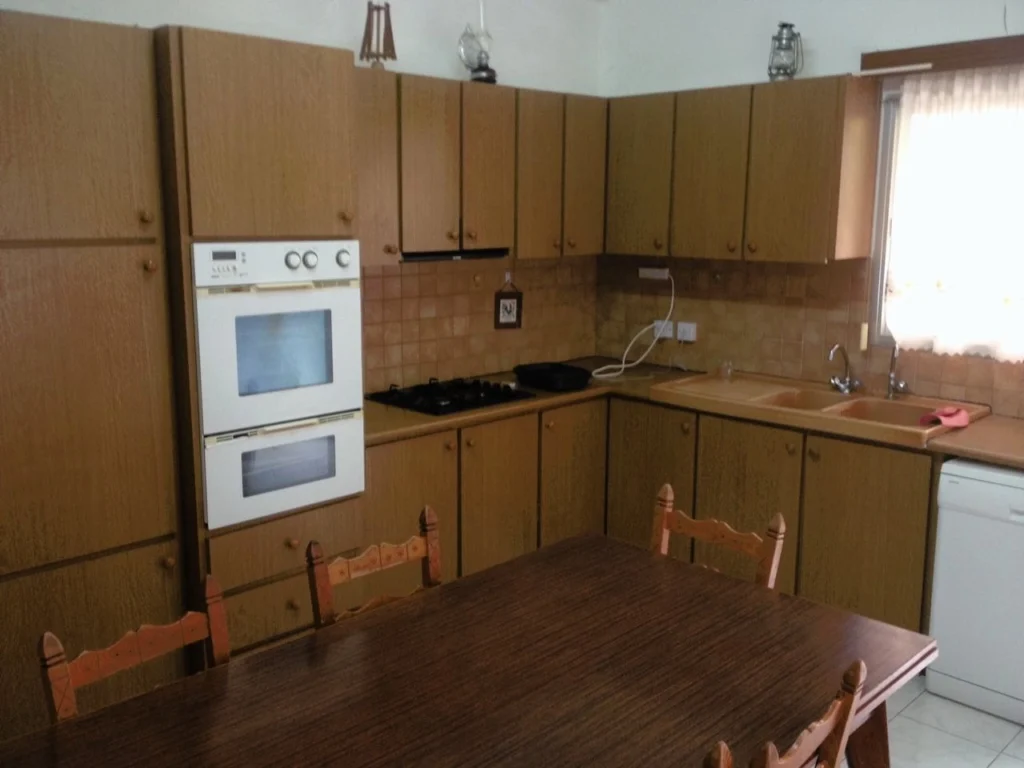 2 Bedroom House for Rent in Kato Polemidia, Limassol District