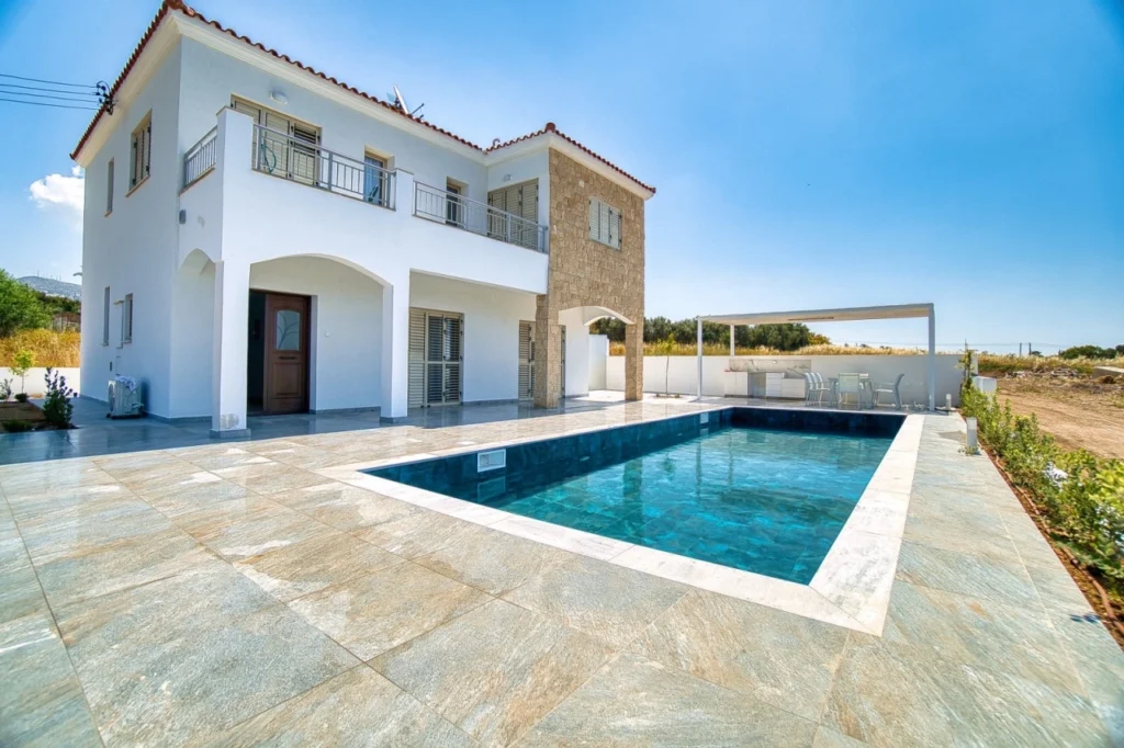 3 Bedroom House for Sale in Kissonerga, Paphos District